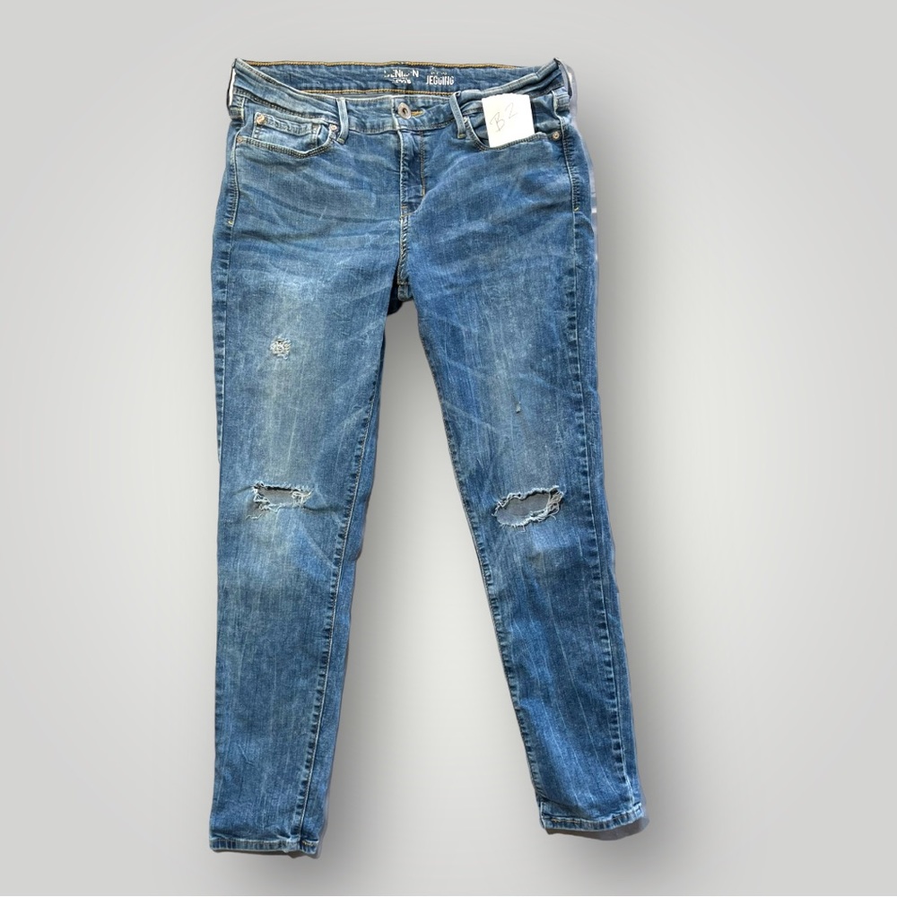 Denizen from Levi’s Low Rise Distressed Jeggings 15 - Picture 16 of 16
